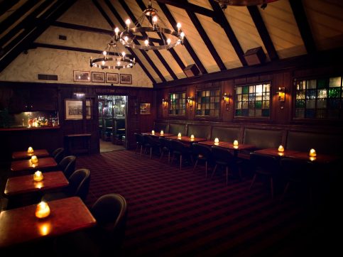 Tom-Bergins-Irish-Pub-Los-Angeles-downtown-for-events.jpg