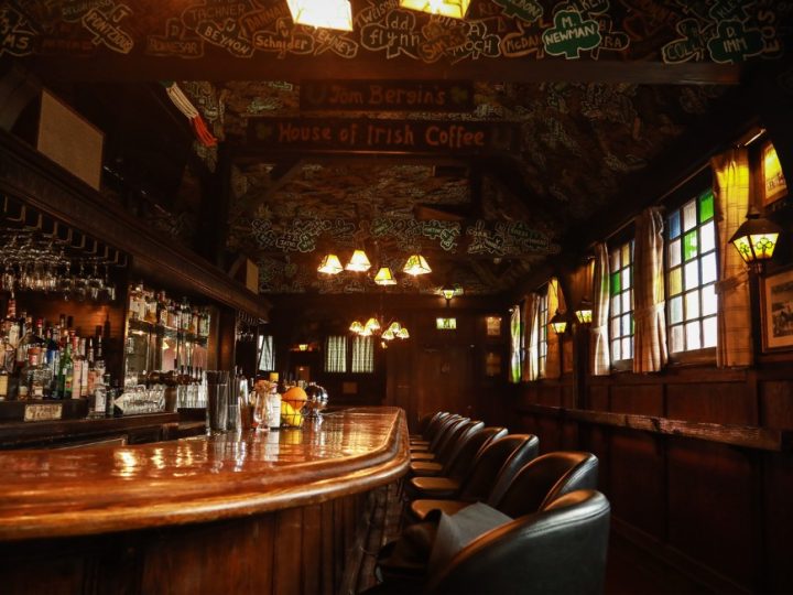 Tom Bergins - Irish pub in Los Angeles downtown