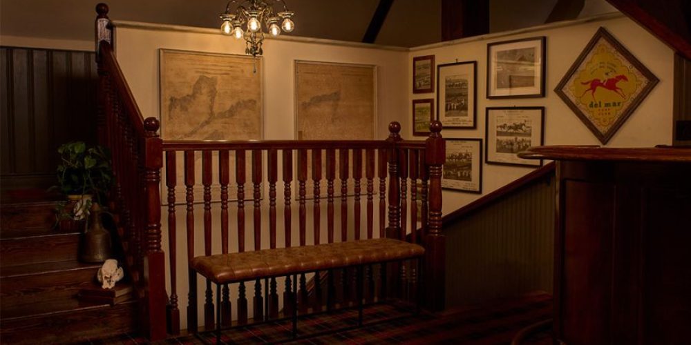 Tom-Bergins-Upstairs-Room-Private-Event-Lounge.jpg