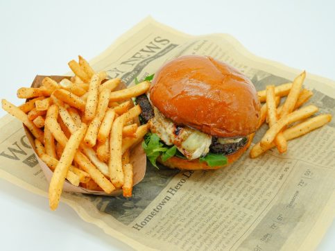 Tom-Bergins-Wolfmother-Burger-in-Irish-Pub-Los-Angeles-downtown