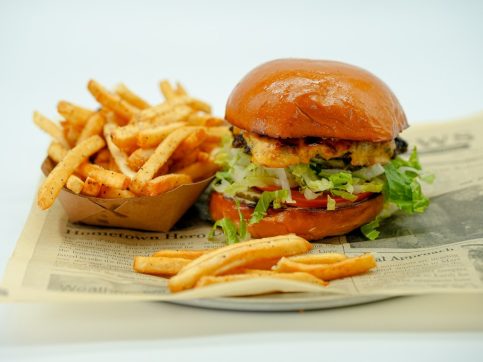 Tom-Bergins-delicious-Cheese Burger-Best-Irish-pub-in-Los-Angeles
